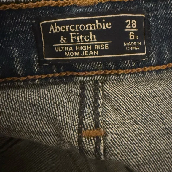Abercrombie & Fitch High Rise Distressed Blue Jeans - Size 6 - Picture 3 of 3